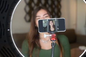 Record videos for YouTube with a smartphone and ring light